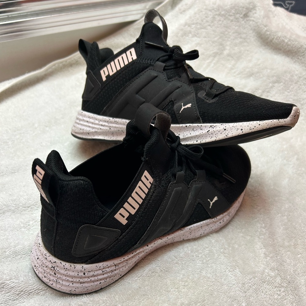 Ladies black Puma Softride Enzo running sneakers